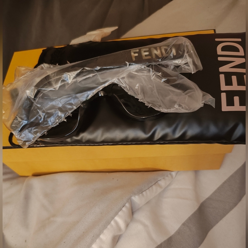 Fendi Sunglasses - Picture 2 of 4